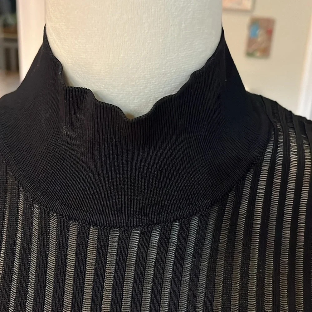 ESCADA - Picture 3 of 13